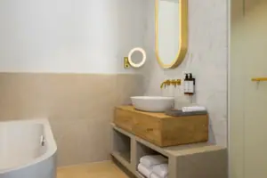 Bagno con vasca Bagno con lavabo e vasca