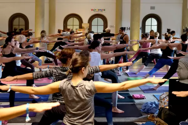 Gruppo di yoga