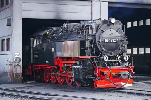 La ferrovia a scartamento ridotto dell'Harz sui binari della stazione di Wernigerode.