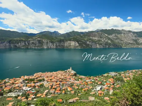 Vista del Lago di Garda da una montagna in Italia.