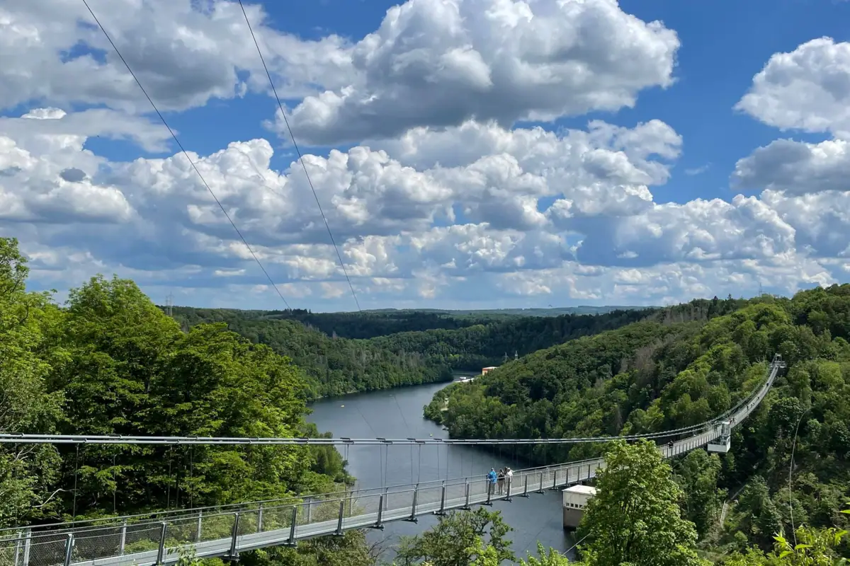 Brücke über einen Fluss