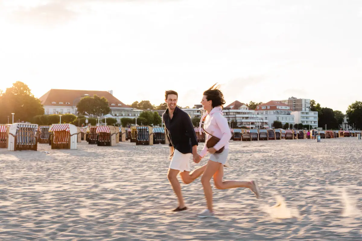 Ostseestrand in Travemünde Pärchen am Strand