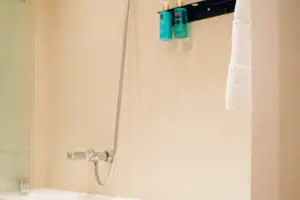 Vasca da bagno con doccia